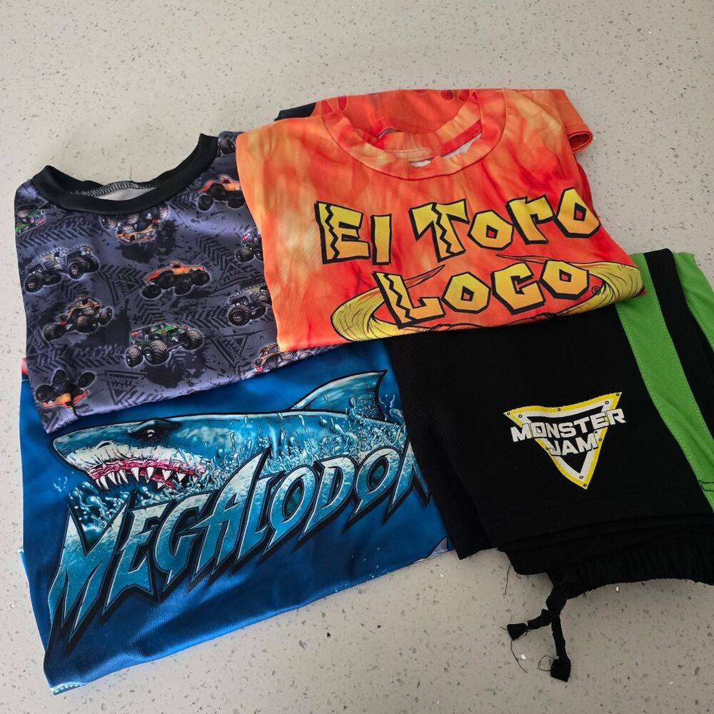 Officially licensed Monster Jam toddler boy apparel  setEl gorro loco megalodon